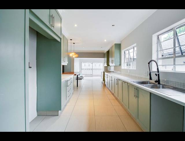 4 BEDROOM HOUSE FOR SALE IN WINDSOR GLEN